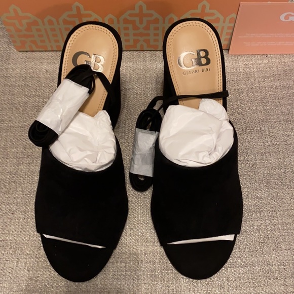 NWT GB black suede ankle tie block heel - size 7 - Picture 7 of 8